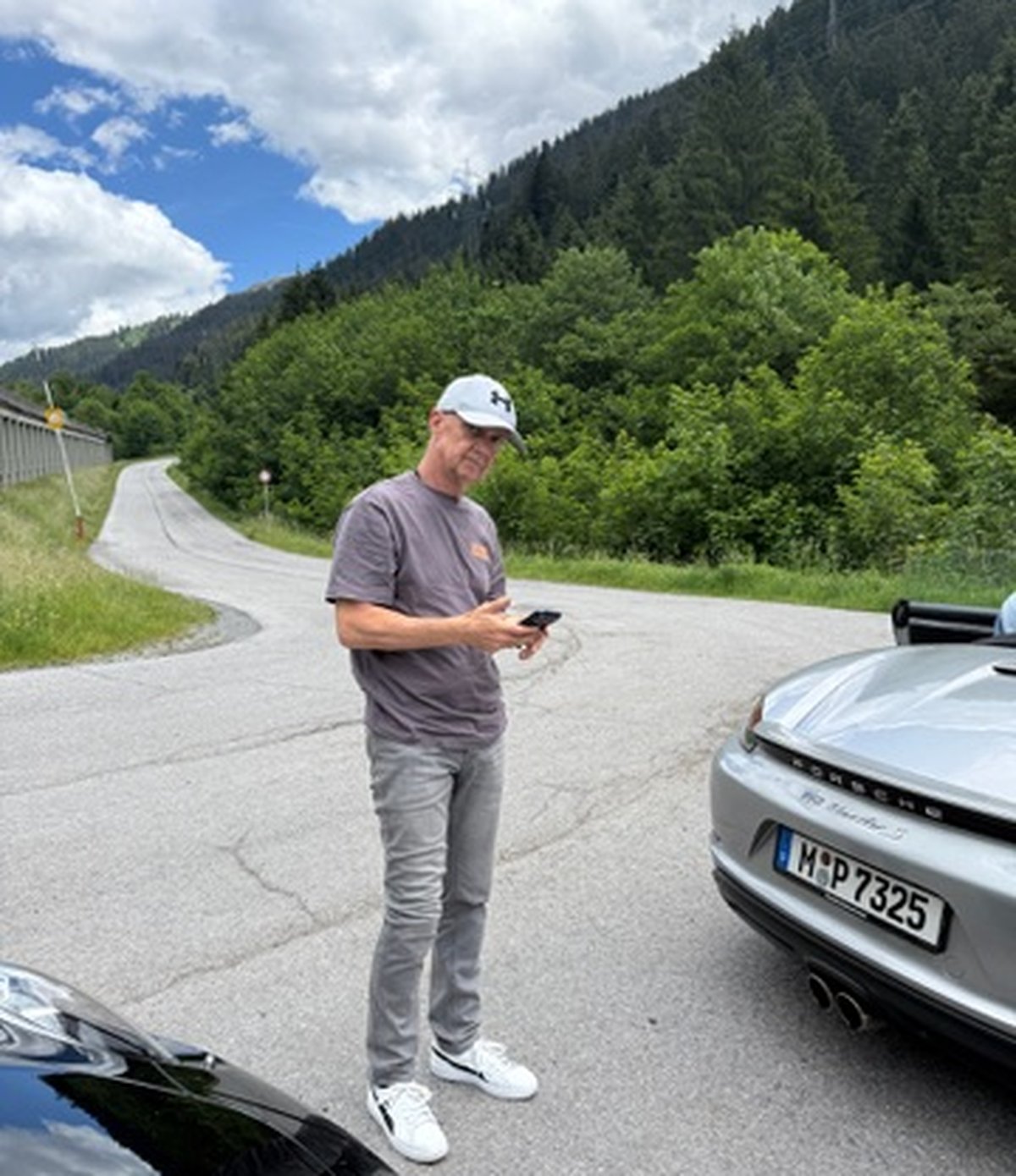 Andreas mit dem Porsche in den Alpen
